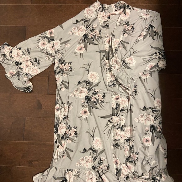 Floral Robe with ruffle details and pockets - Picture 5 of 9